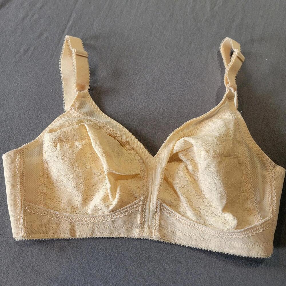 Playtex Secrets Smoothing Bra 36C Cream Style 2700 4-Way Support N.W.O.T